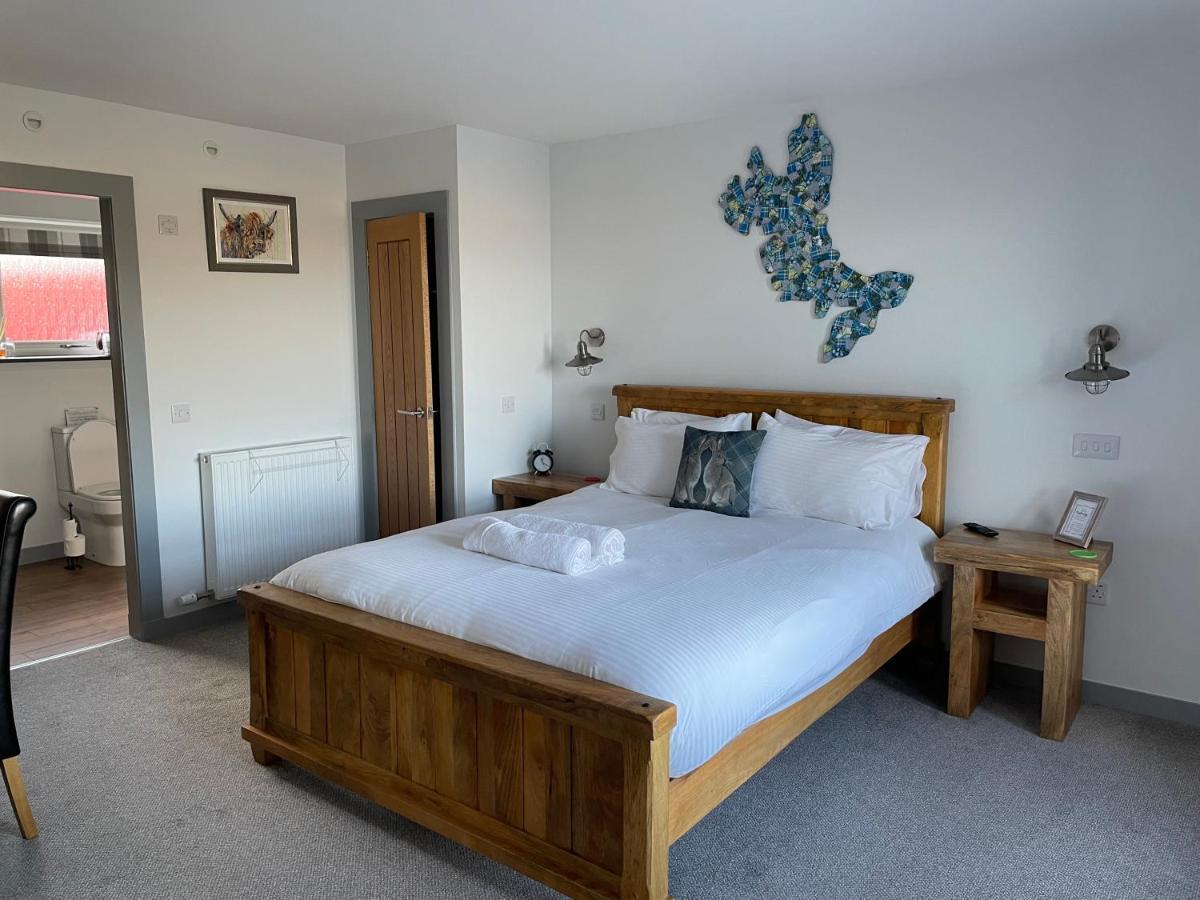 The Bridge Self Catering Villa Kilmaluag Bagian luar foto